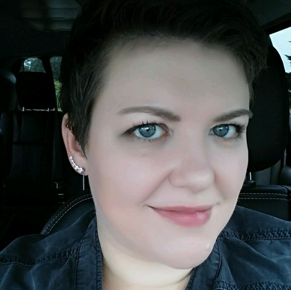 Meet your Posher, Megan - Picture 1 of 2